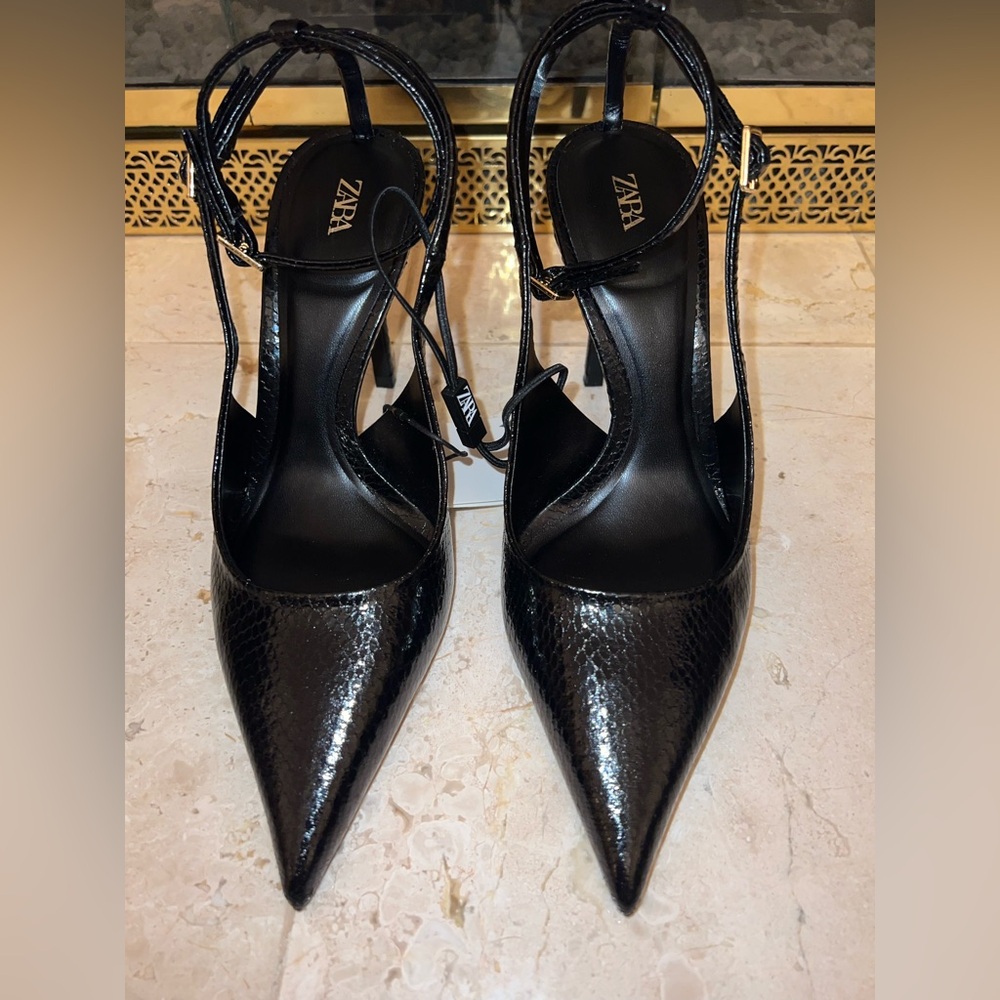 Zara Black Pointed-Toe Ankle-Strap Pumps Subtle Snakeskin NEW. Size 6